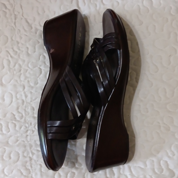 Brown sandles - Picture 3 of 4